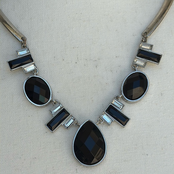 White House Black Market statement necklace - Picture 4 of 7